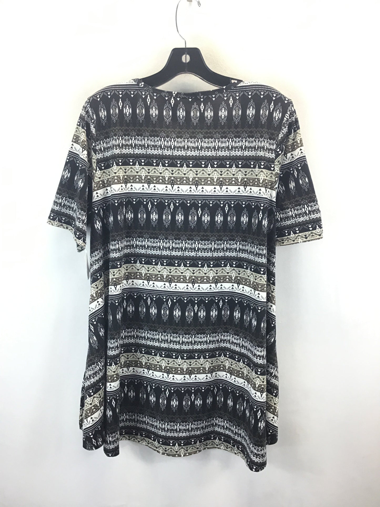 Top Short Sleeve By Lularoe In Black & White, Size: L