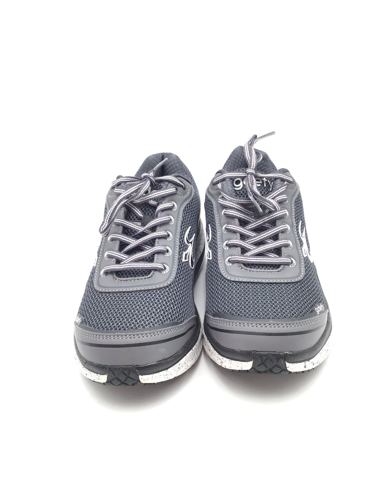 Shoes Athletic By Clothes Mentor In Grey & White, Size: 9