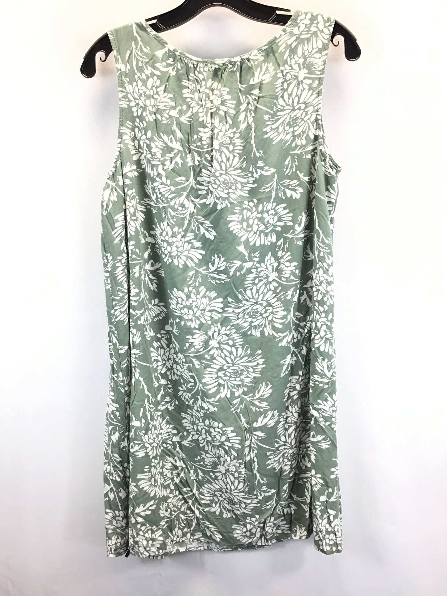 Green & White Dress Casual Short Gap, Size M