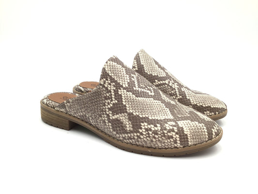 Shoes Flats By Sofft In Snakeskin Print, Size: 8