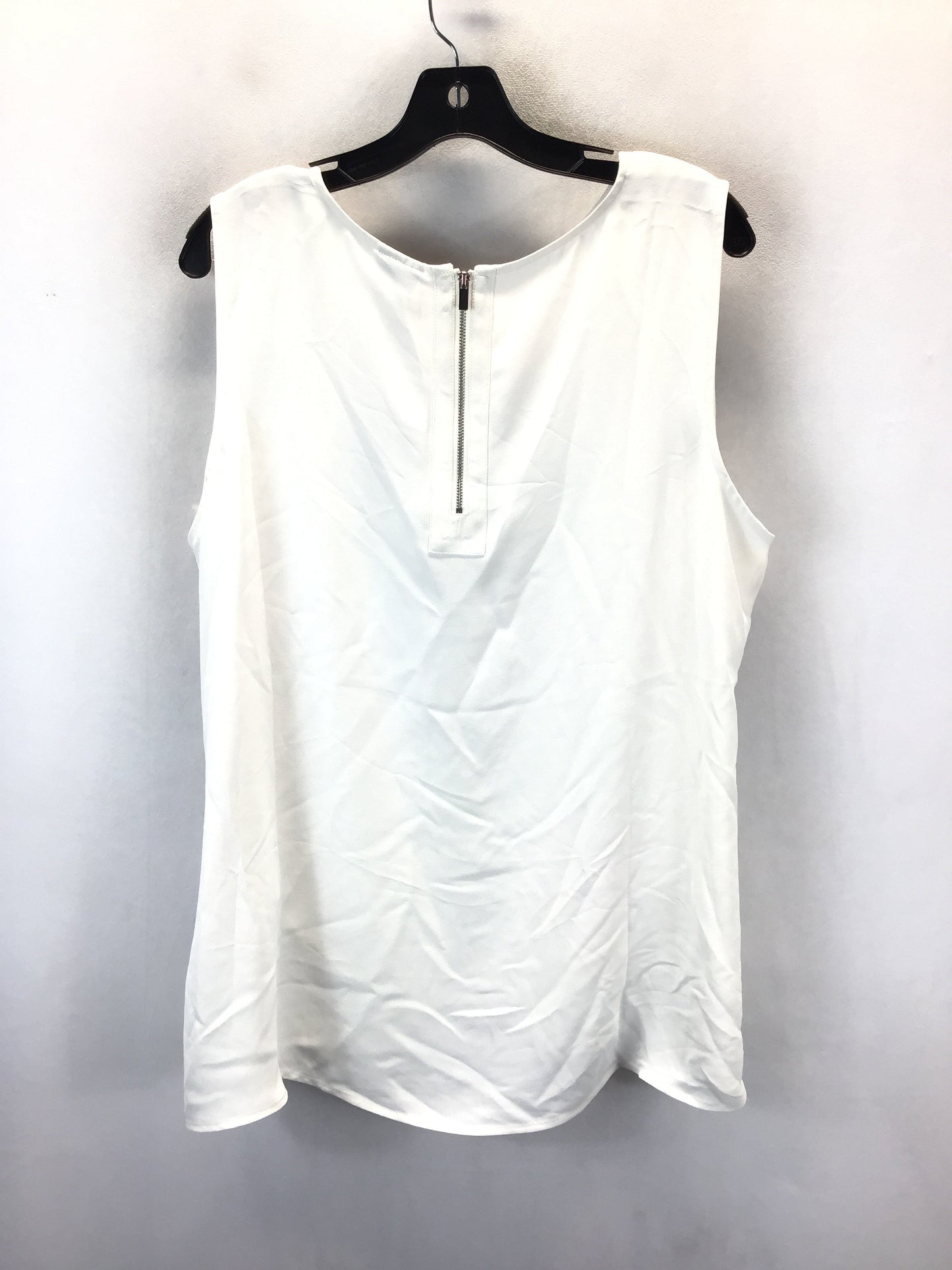 Blouse Sleeveless By Chicos In White, Size: Xl