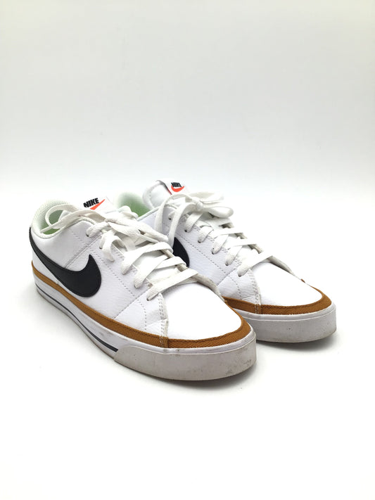 Shoes Sneakers By Nike In White, Size: 9