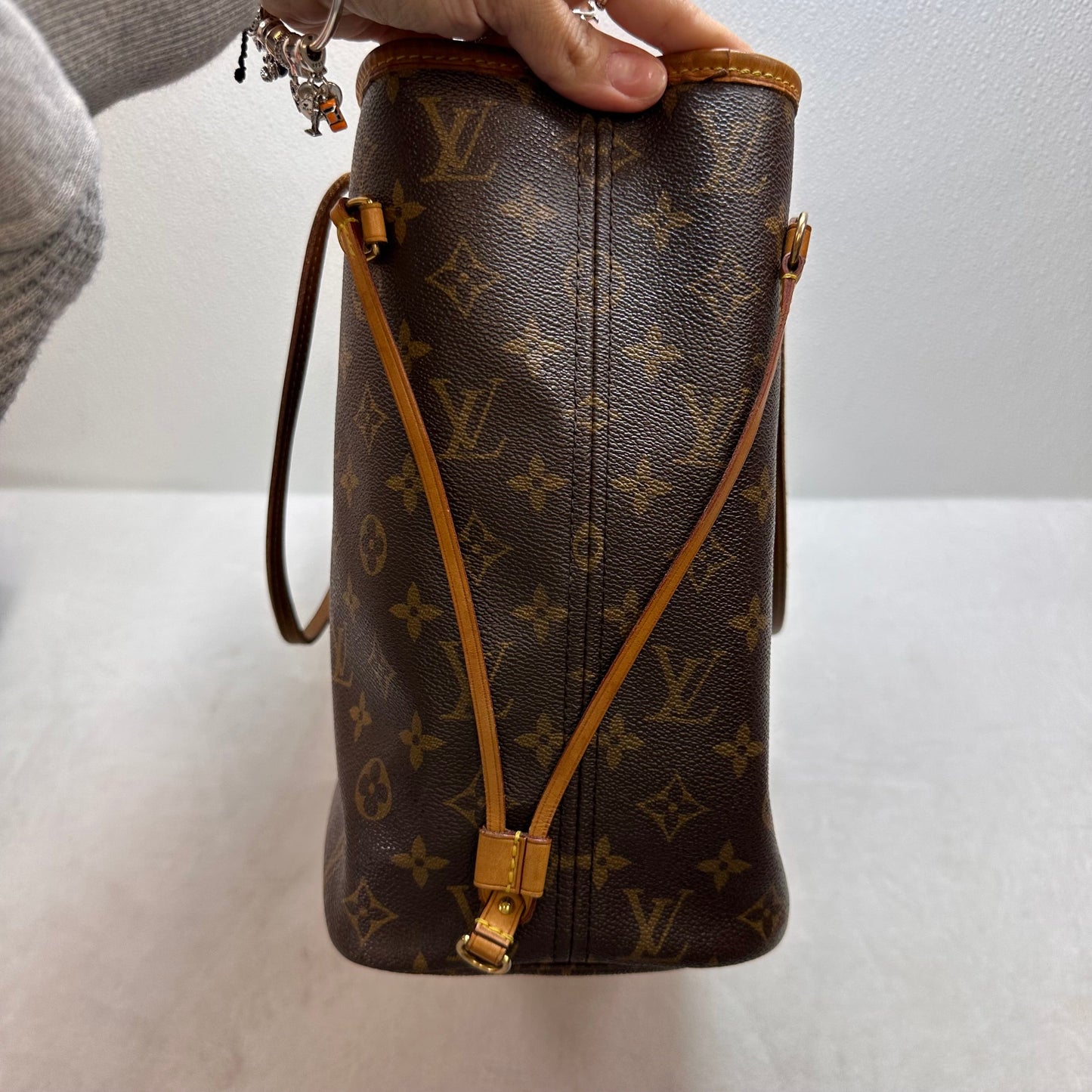 Neverfull MM Handbag Luxury Designer By Louis Vuitton, Size: Large