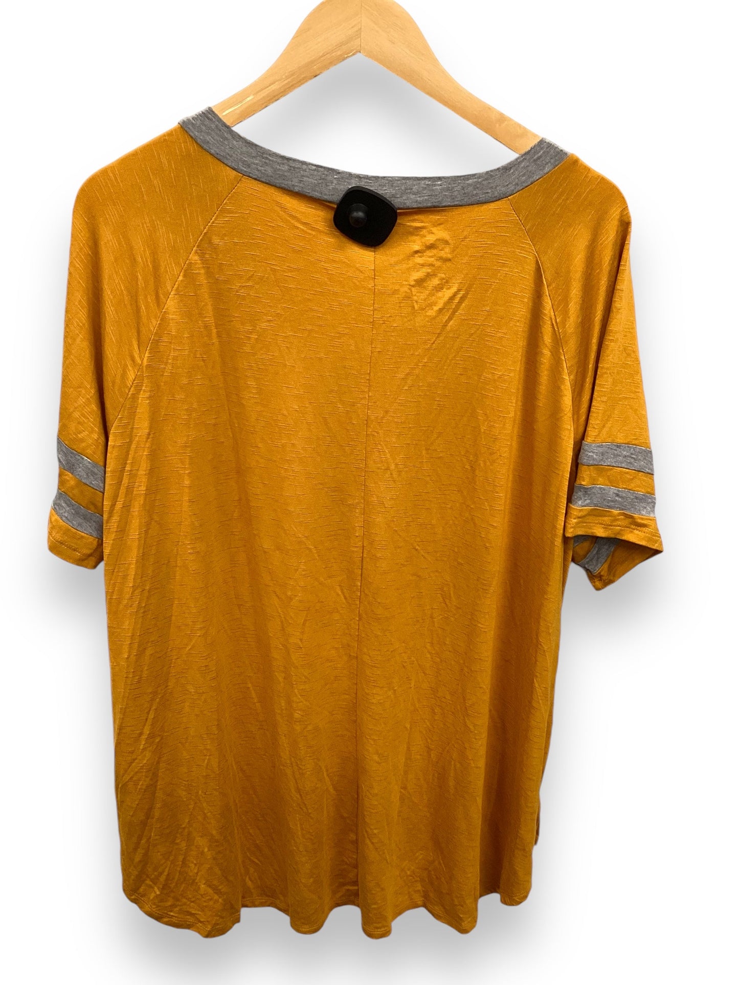 Top Short Sleeve By Maurices In Yellow, Size: 2x