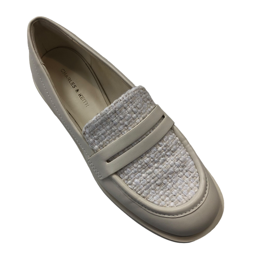 Cream Shoes Flats Clothes Mentor, Size 6