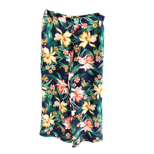 Pants Cropped By Sweet Pea In Floral Print, Size: S