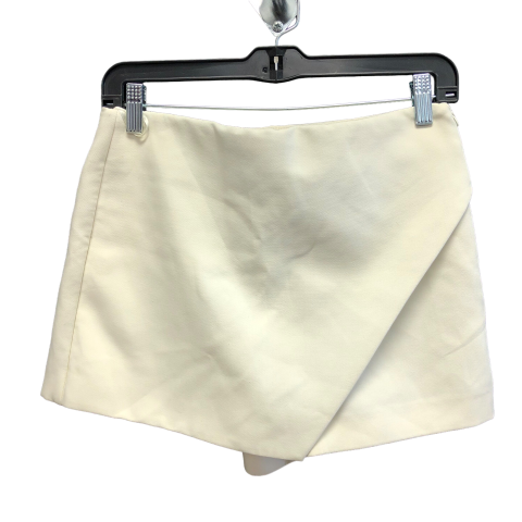 Cream Shorts Zara, Size M