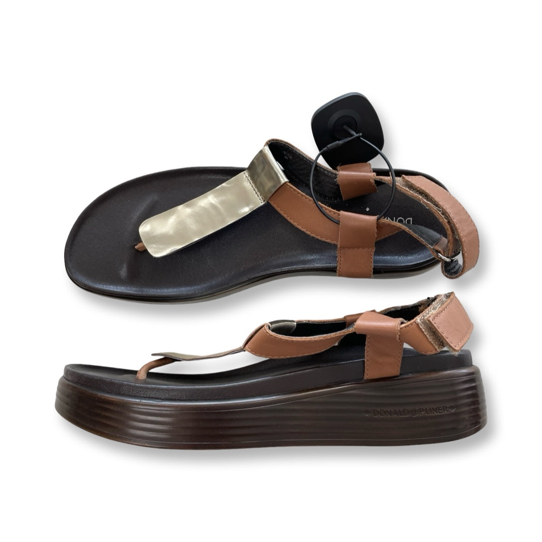 Sandals Flats By Donald Pliner In Brown, Size:8