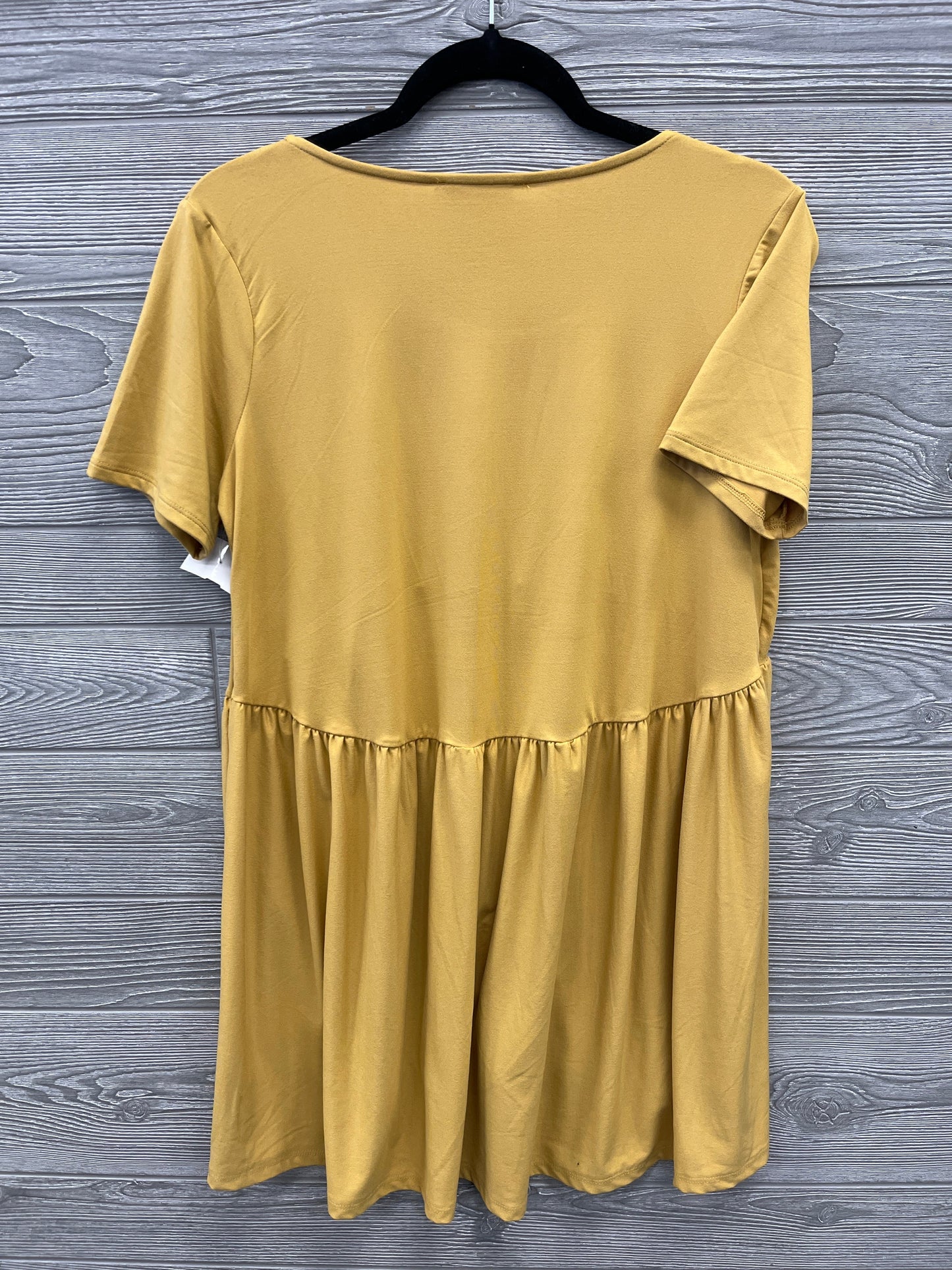 Top Short Sleeve By Zenana Outfitters In Yellow, Size: M