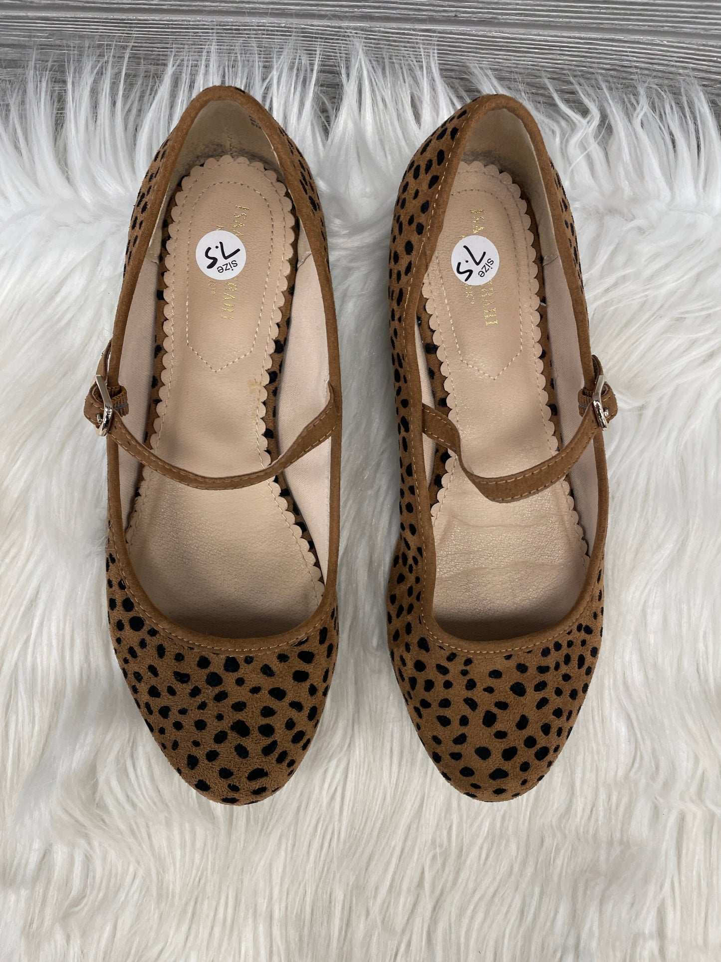 Shoes Flats By Isaac Mizrahi In Animal Print, Size: 7.5