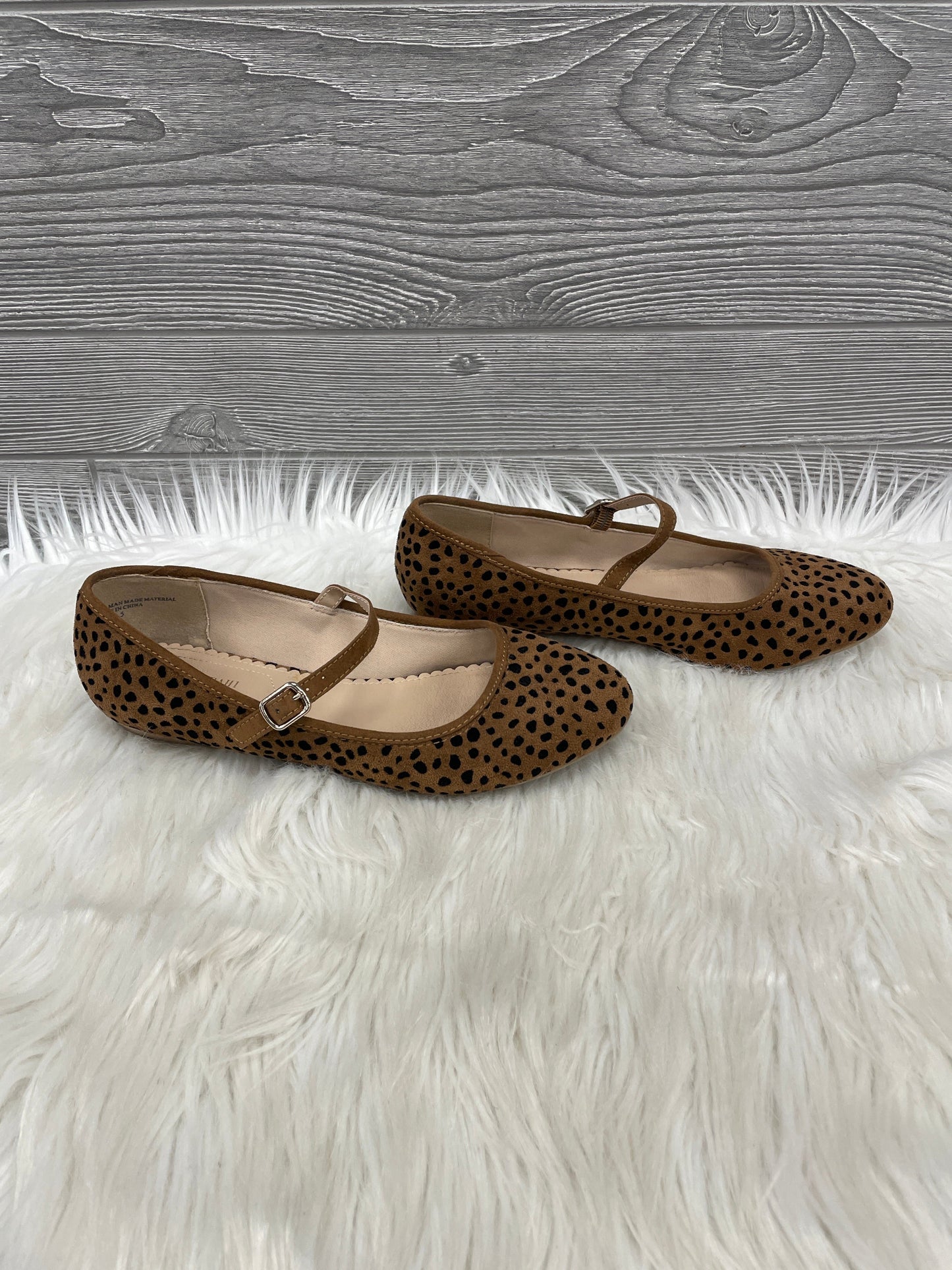 Shoes Flats By Isaac Mizrahi In Animal Print, Size: 7.5