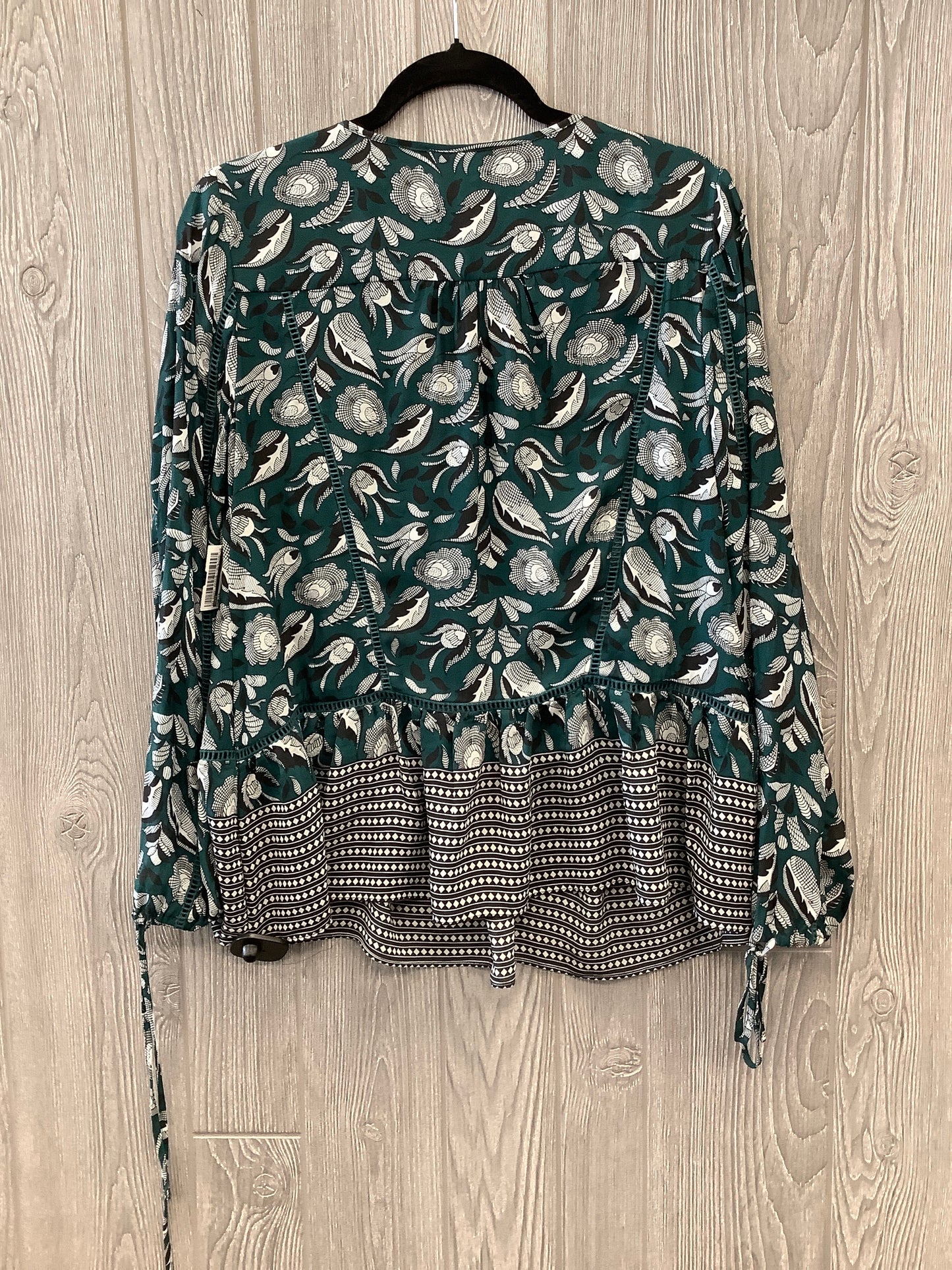 Top Long Sleeve By Cato In Green, Size: M