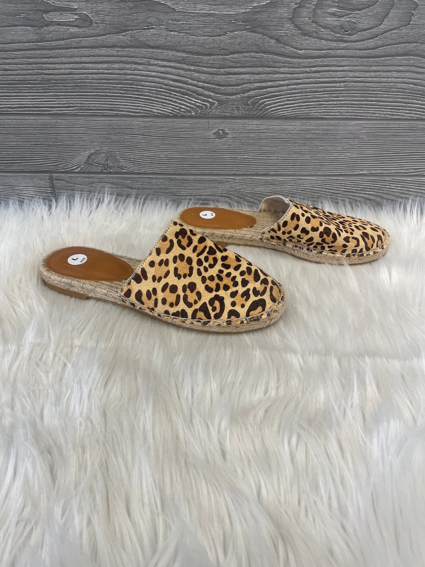 Shoes Flats By Gap In Animal Print, Size: 7