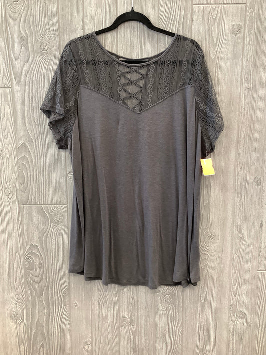 Top Short Sleeve By Torrid In Grey, Size: 3x