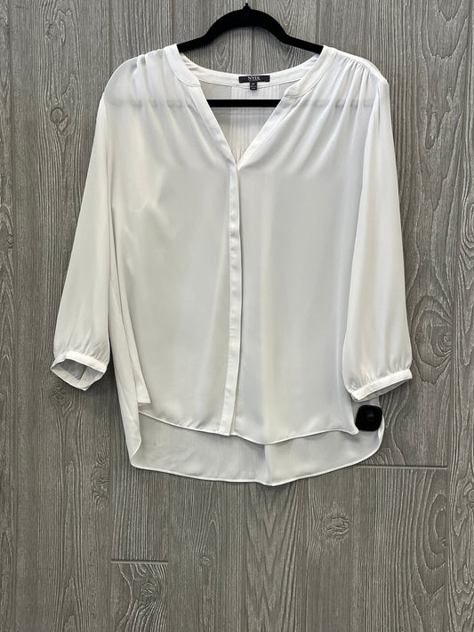 Top Long Sleeve By Clothes Mentor In White, Size: M