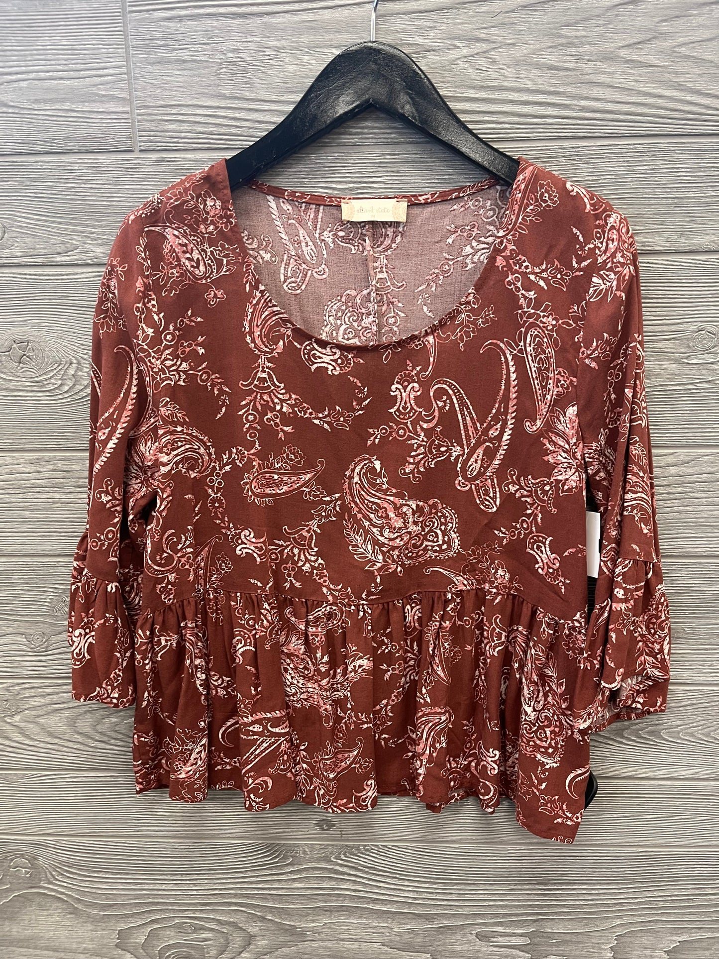 Red Top 3/4 Sleeve Clothes Mentor, Size M
