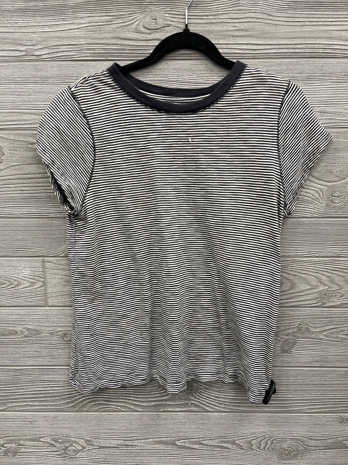 Top Short Sleeve By Universal Thread In Grey, Size: L