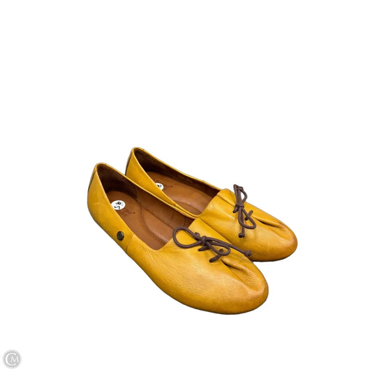 Shoes Flats By Clothes Mentor In Yellow, Size: 9.5
