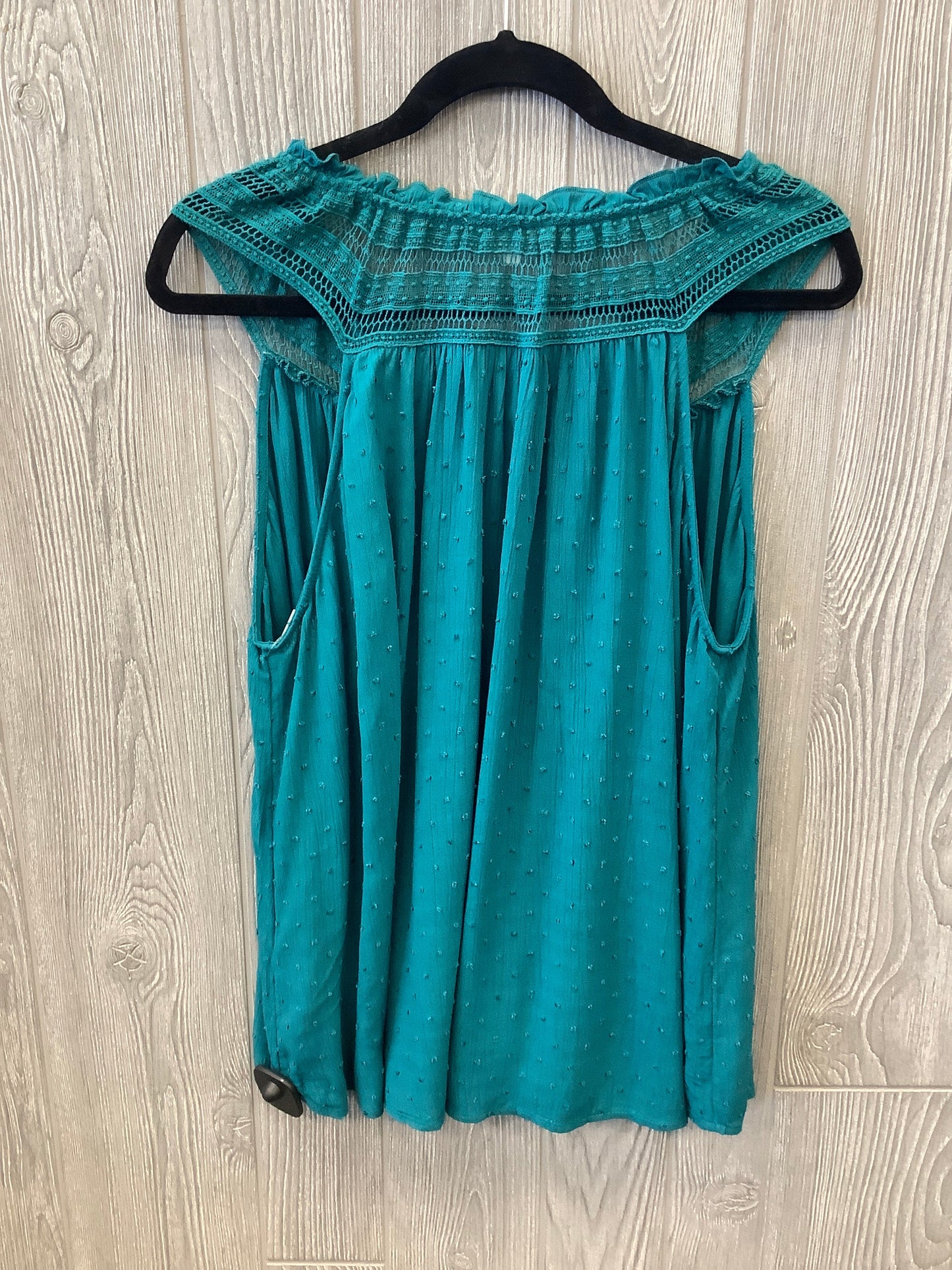 Top Sleeveless By Maurices In Green, Size: 1x