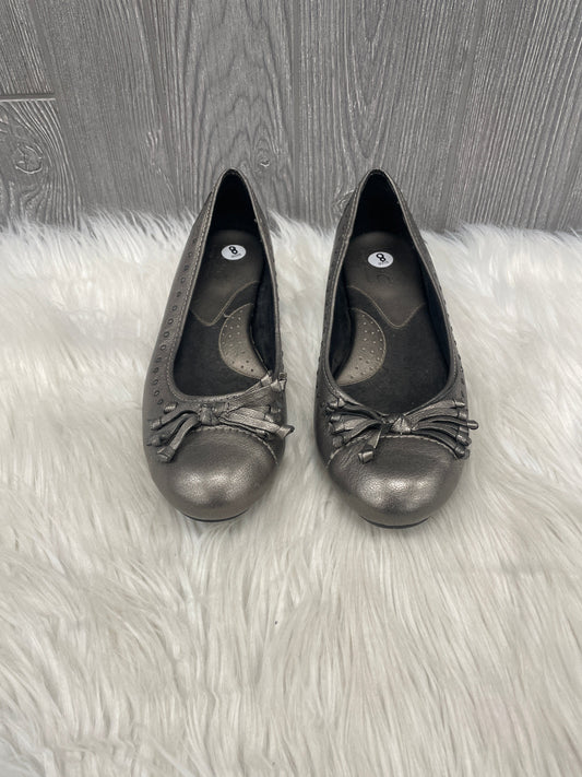 Shoes Flats By Boc In Silver, Size: 8