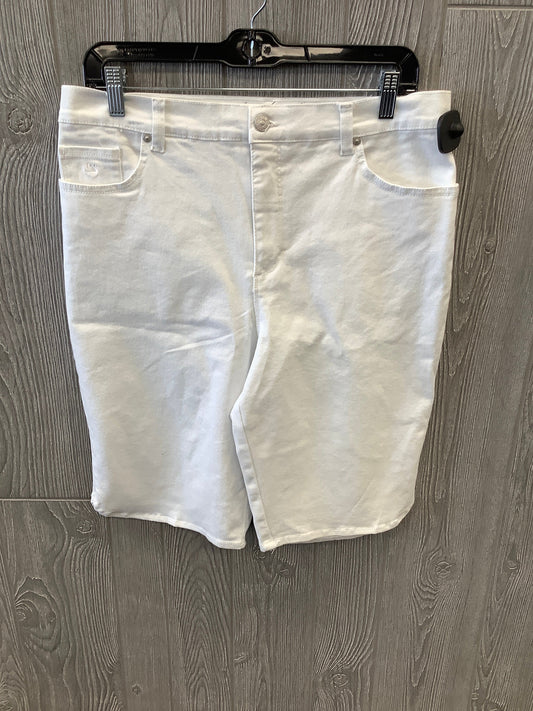 White Shorts Gloria Vanderbilt, Size 12