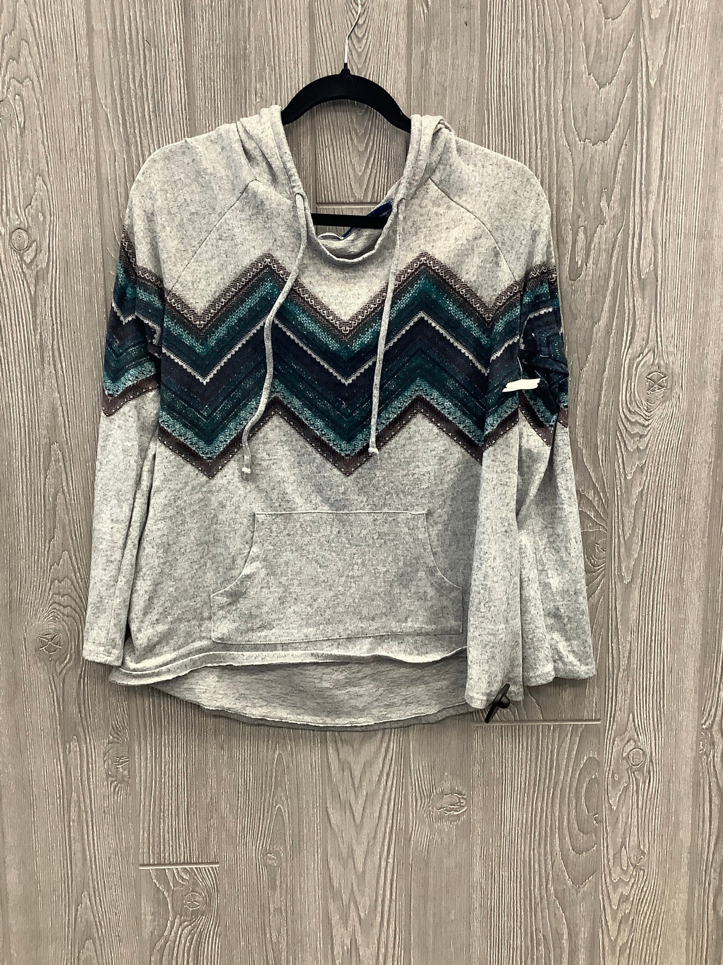 Top Long Sleeve By Maurices In Grey, Size: M