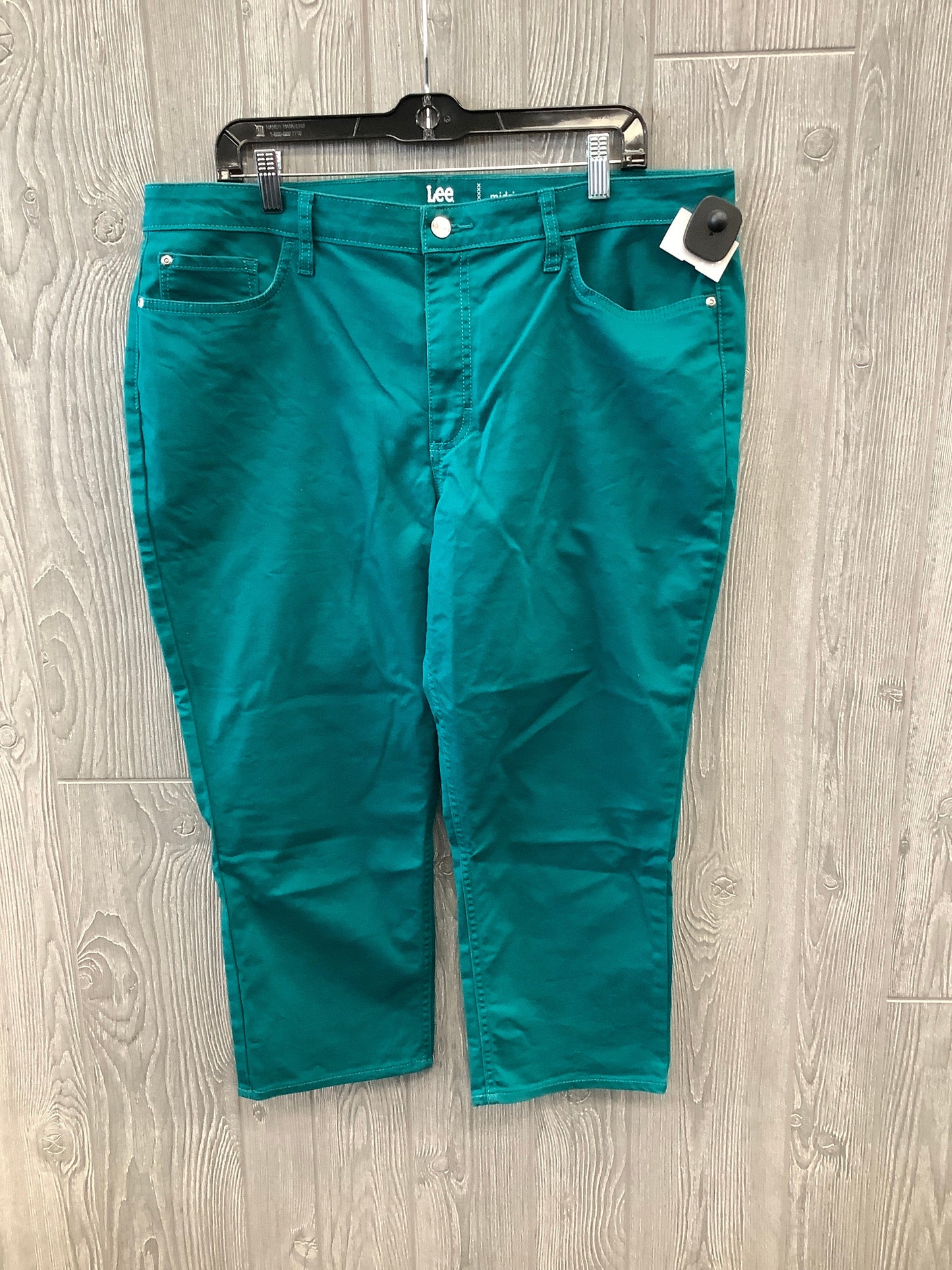 Capris By Lee In Green, Size: 18