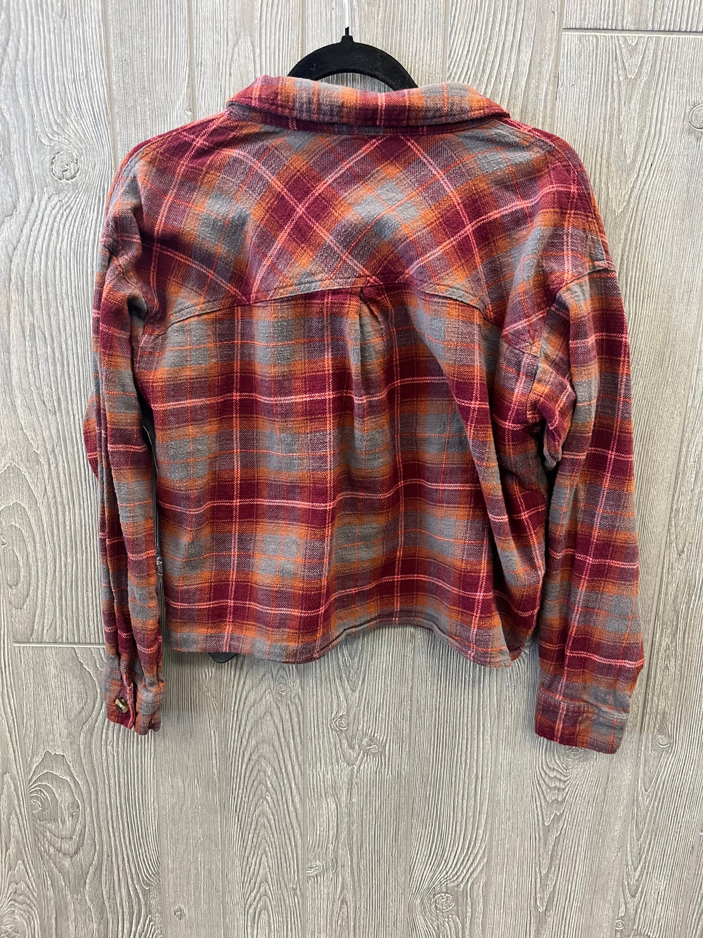 Top Long Sleeve By Maurices In Plaid Pattern, Size: L