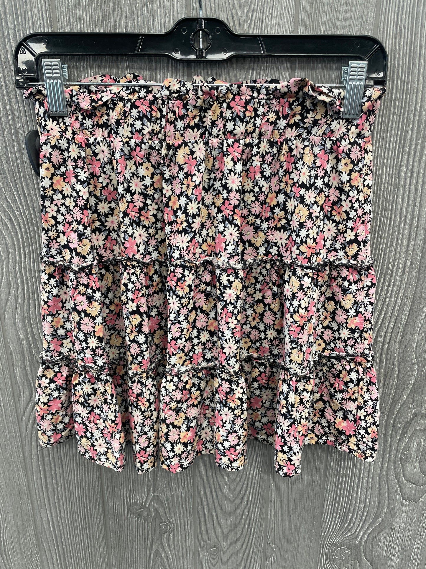 Skirt Mini & Short By Wild Fable In Floral Print, Size: S