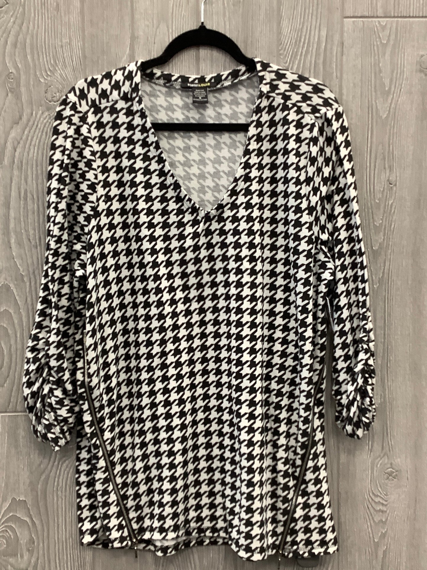 Top Long Sleeve By Robert Louis In Black & White, Size: 1x