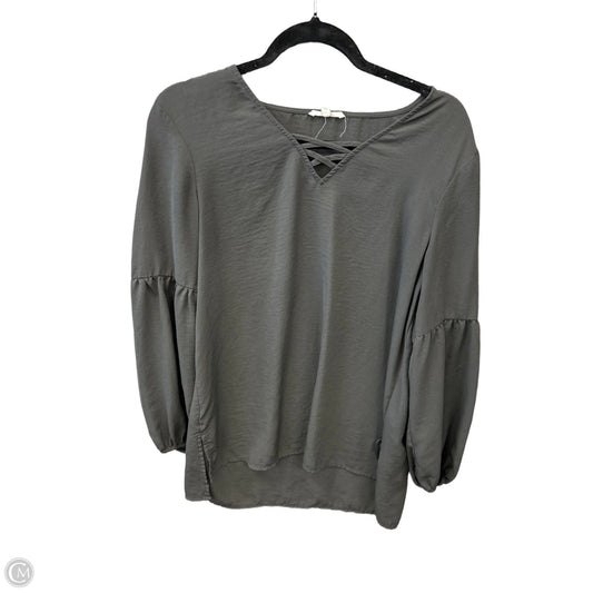 Top Long Sleeve By Maurices In Grey, Size: M