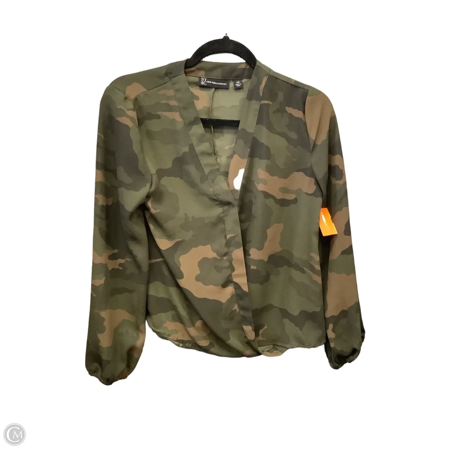 Top Long Sleeve By New York And Co In Camouflage Print, Size: Xs
