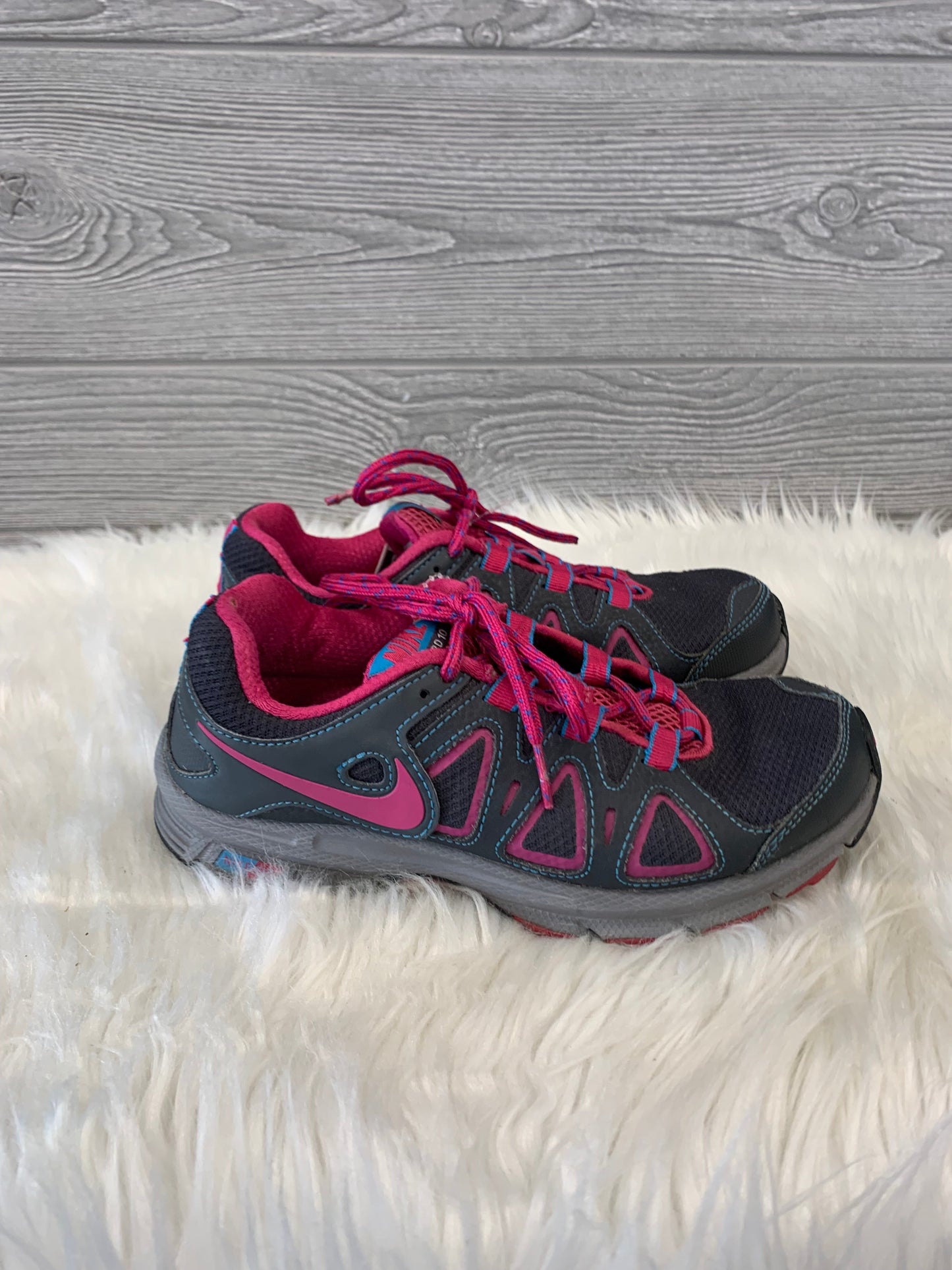 Shoes Athletic By Nike In Grey, Size: 6