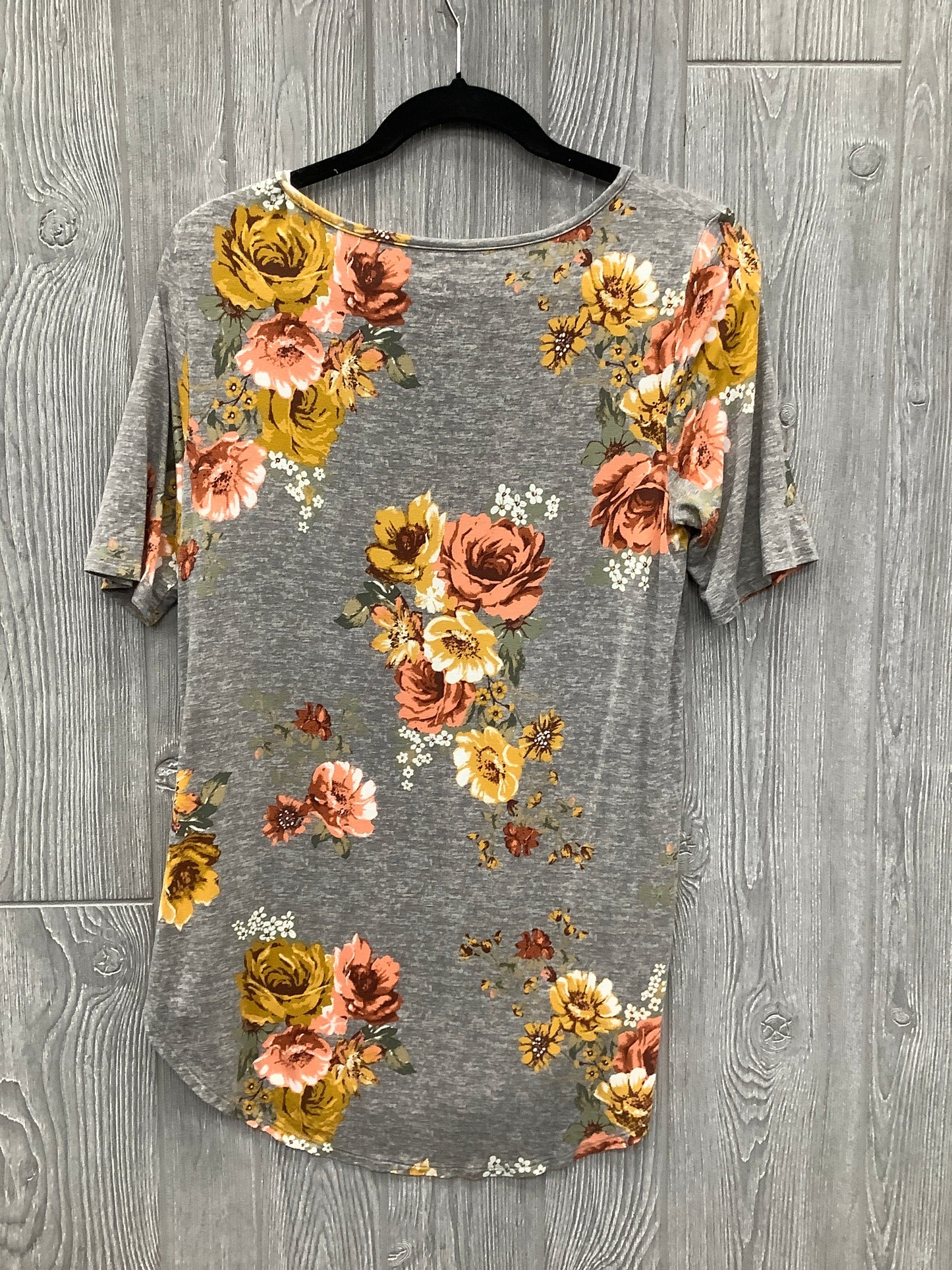 Top Short Sleeve By Maurices In Floral Print, Size: M