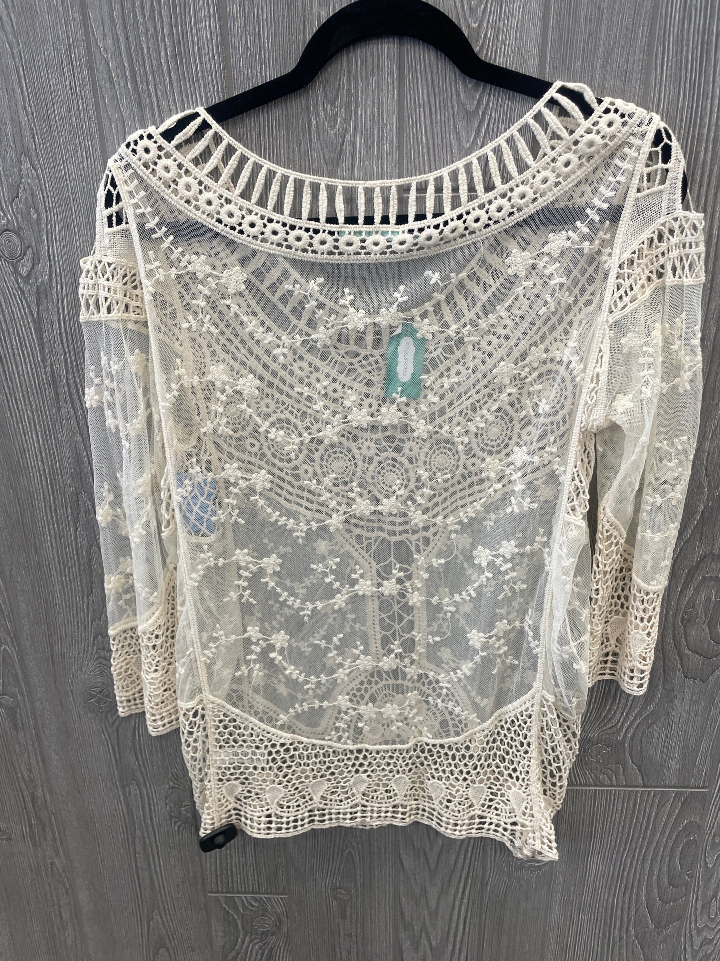 Top Long Sleeve By Maurices In Cream, Size: M