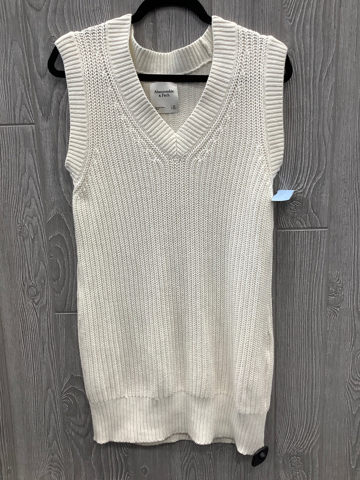 Dress Sweater By Abercrombie And Fitch In Cream, Size: Xs