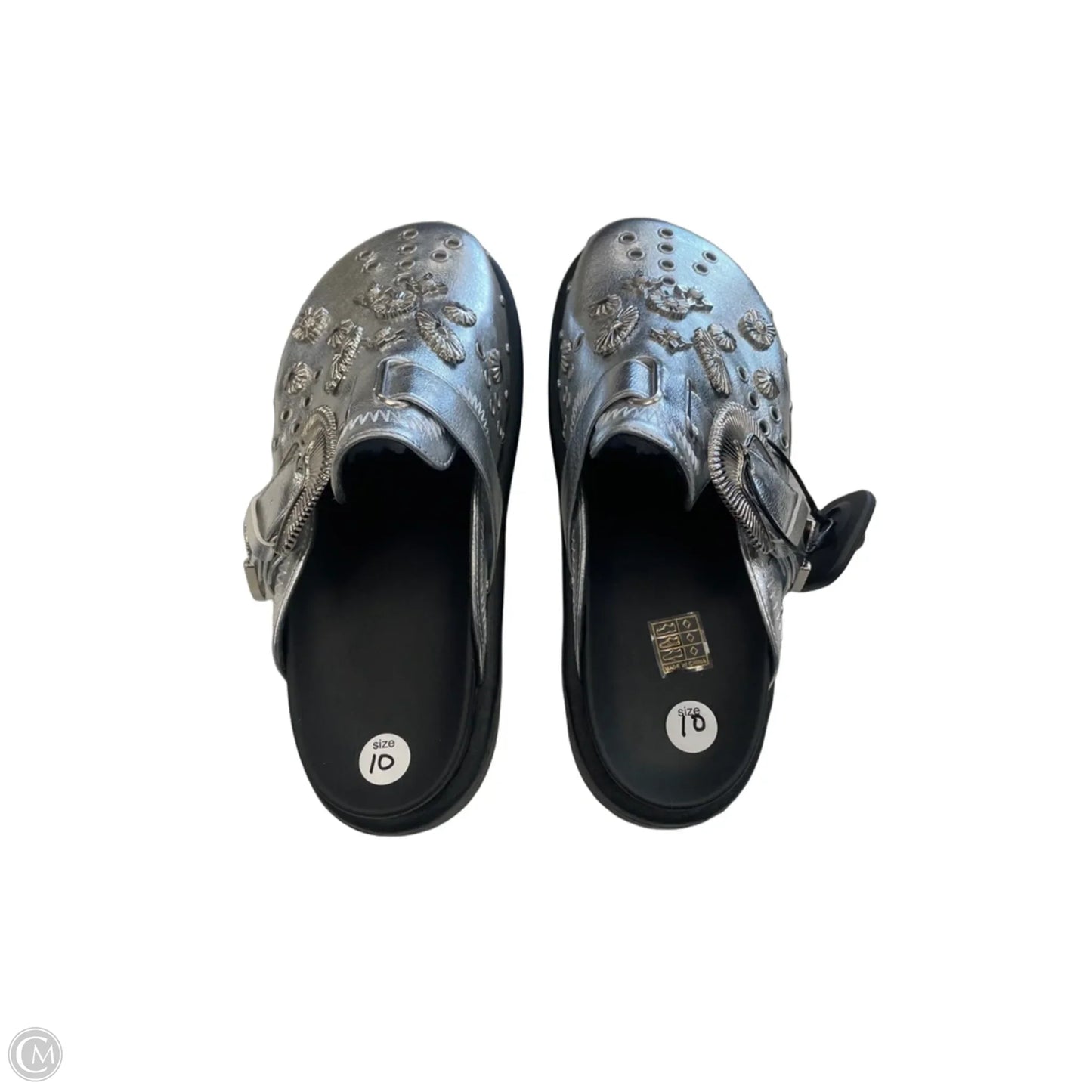 Shoes Flats By Clothes Mentor In Silver, Size: 10
