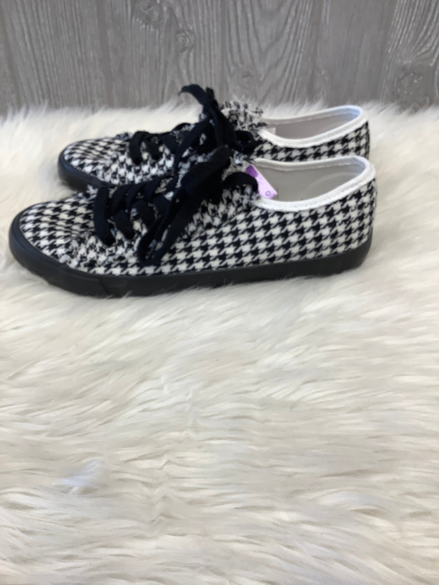 Black & White Shoes Sneakers Charlie Paige, Size 9