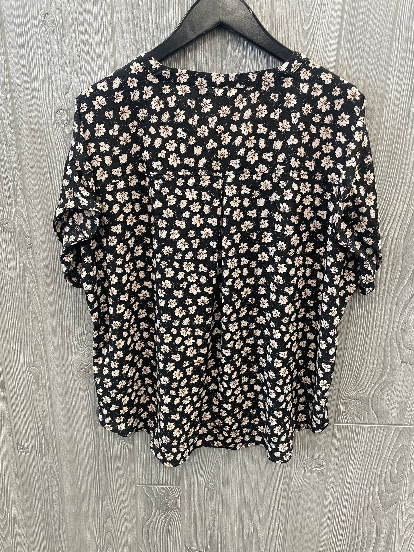 Top Short Sleeve By Maurices  Size: Xl