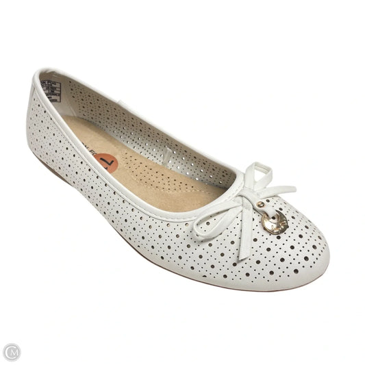 Shoes Flats By London Fog In White, Size: 7.5