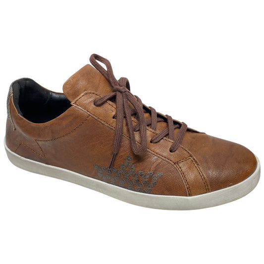 Shoes Sneakers By Cmb In Brown, Size: 7.5