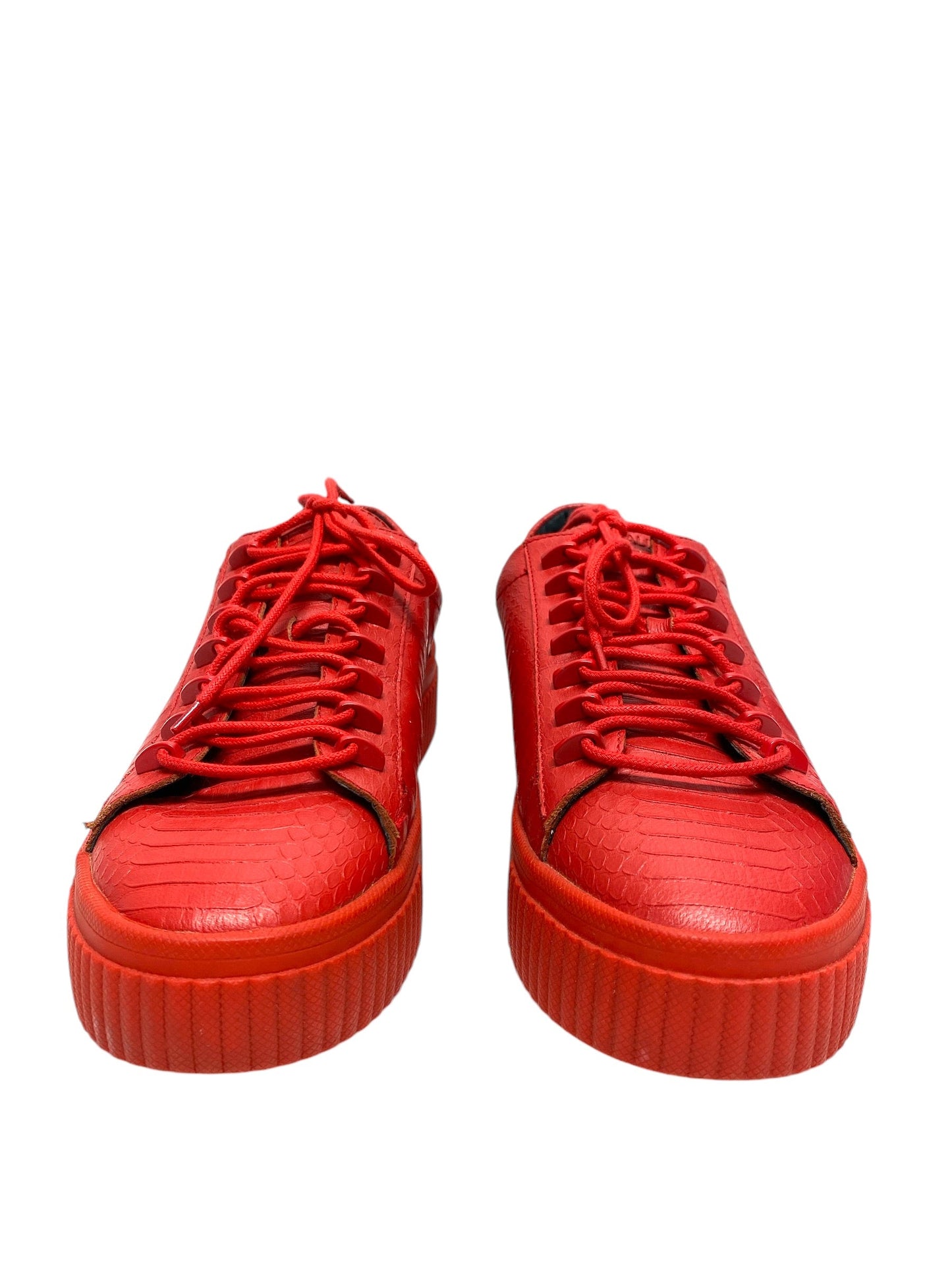 Shoes Sneakers By Clothes Mentor In Red, Size: 7.5