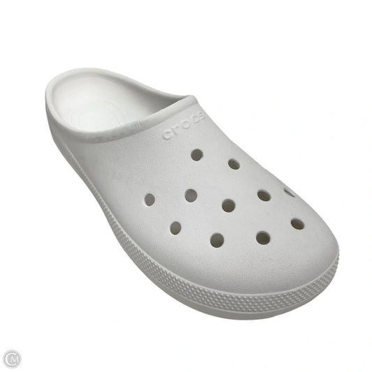Sandals Flats By Crocs In White, Size: 8