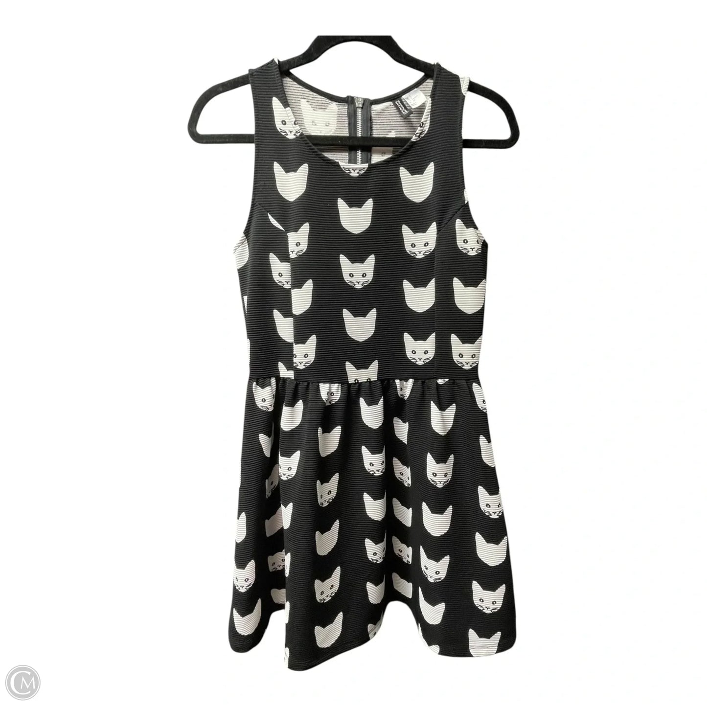 Dress Casual Short By Divided In Black & White, Size: S