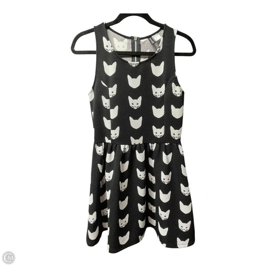 Dress Casual Short By Divided In Black & White, Size: S