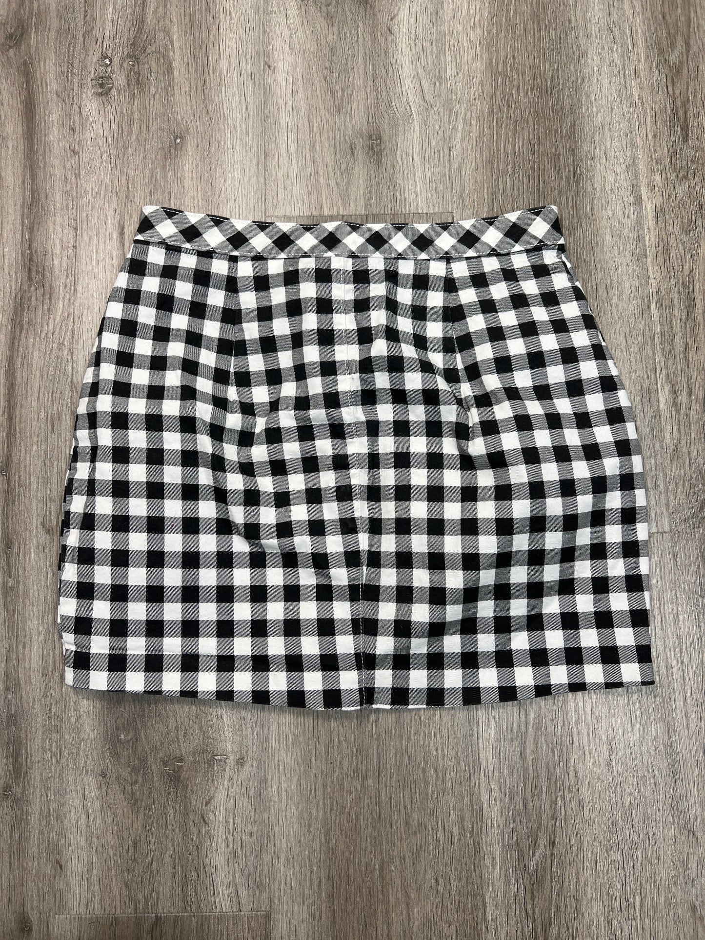 Skirt Mini & Short By Divided In Black & White, Size: M