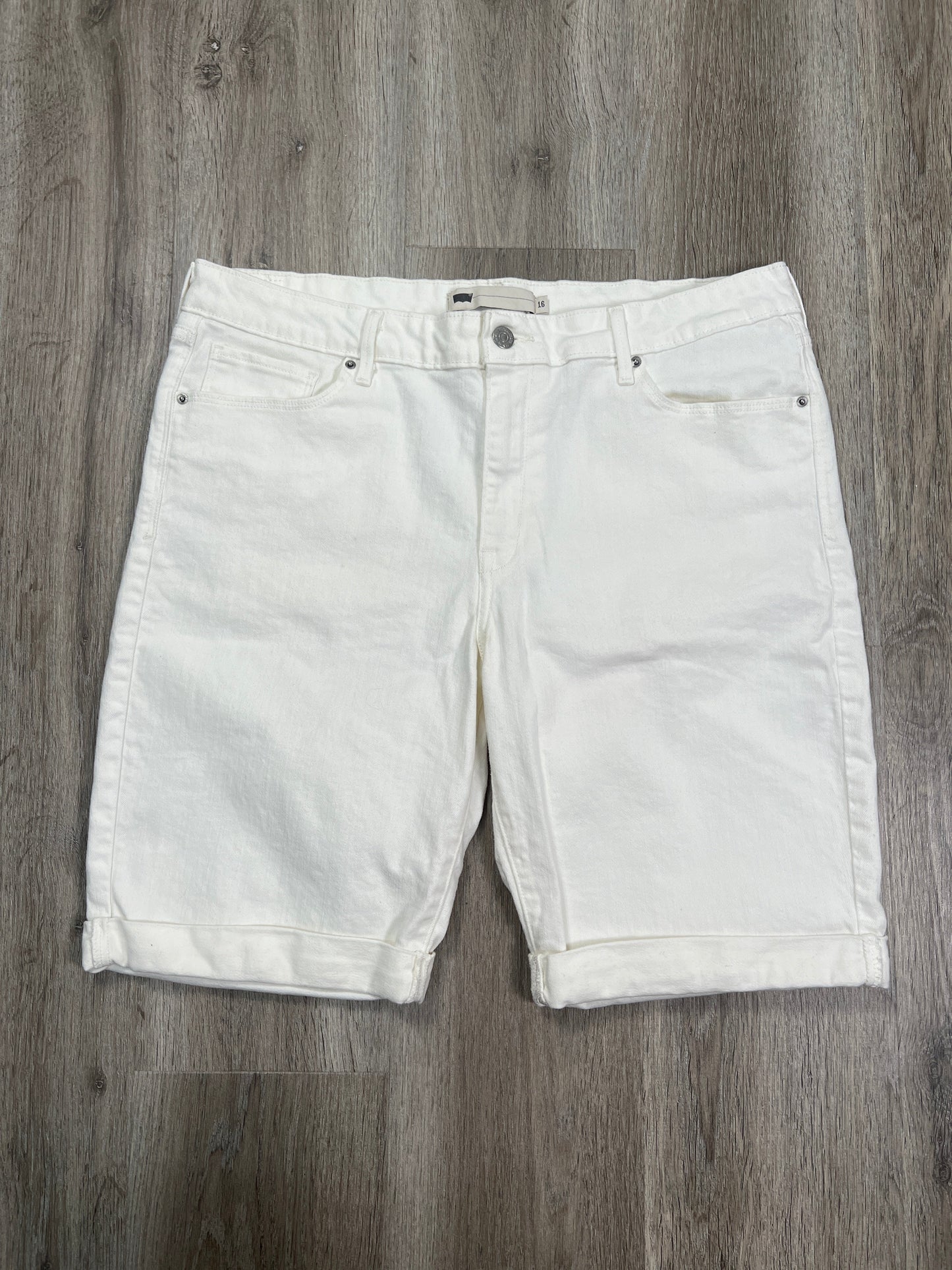 Shorts By Levis  Size: 16