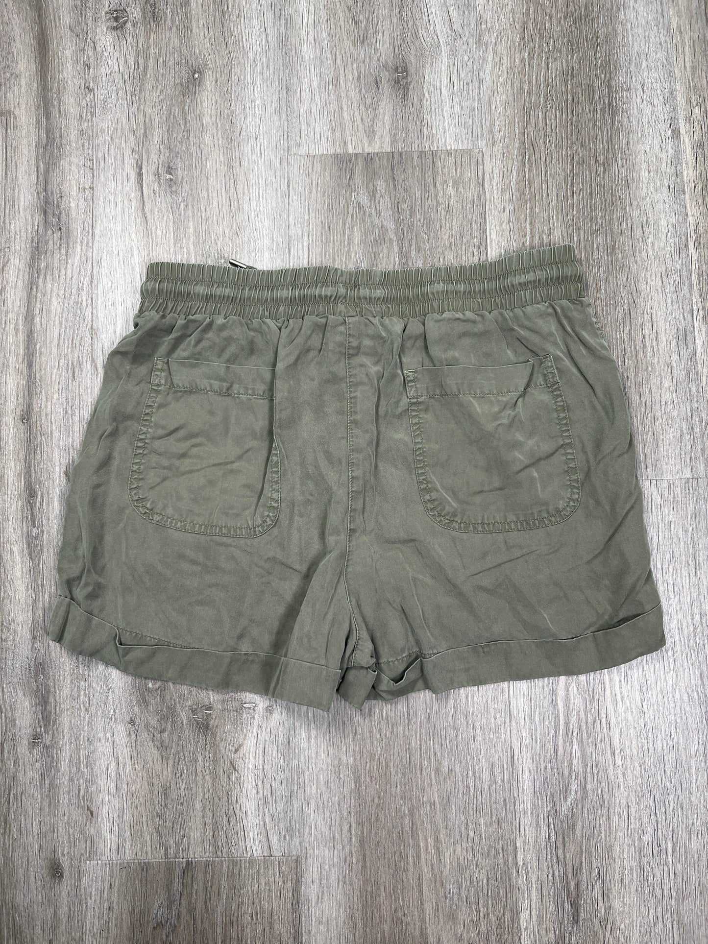 Green Shorts Universal Thread, Size M