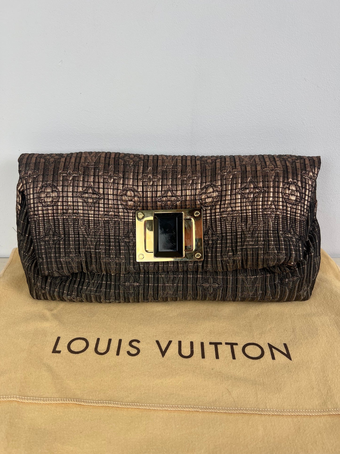 Clutch Luxury Designer Louis Vuitton, Size Medium