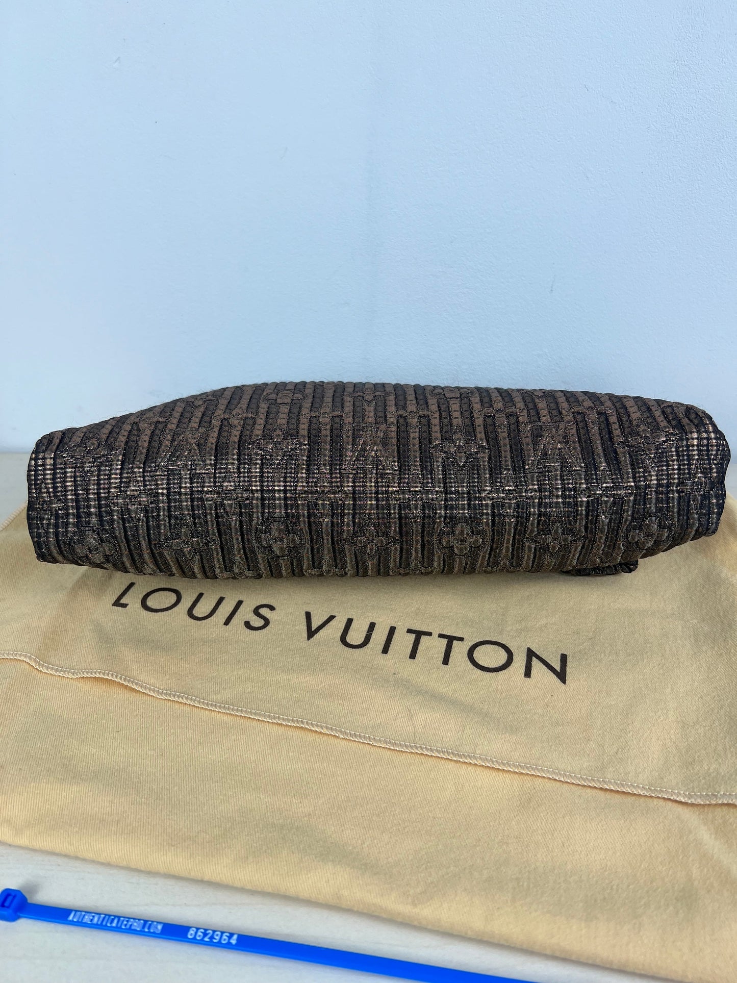 Clutch Luxury Designer Louis Vuitton, Size Medium